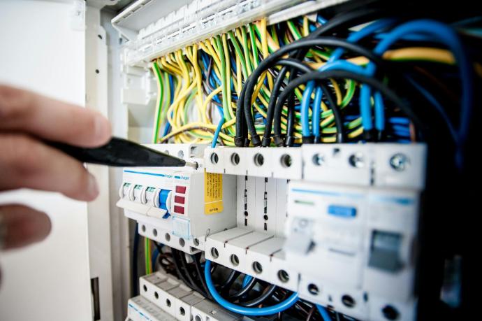 Electrical and Mechanical (E&M) Engineering